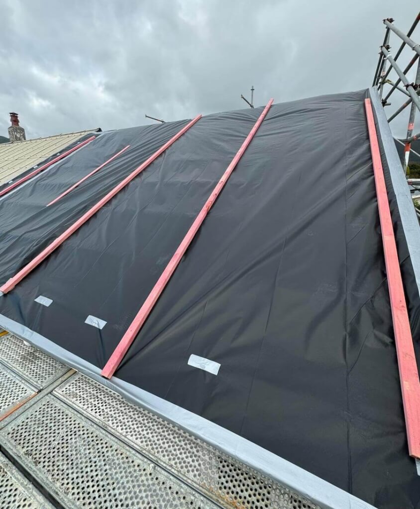 Roof cover for asbestos removal work